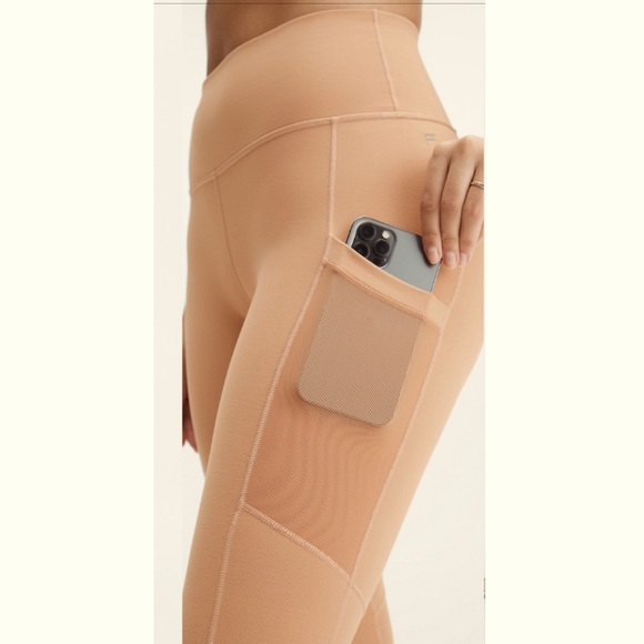🤑SALE🌟Hot! On-the-Go Legging by Fabletics- Nude M/8-Short - Picture 1 of 9